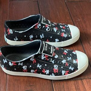 Native Disney Minnie Mouse shoes